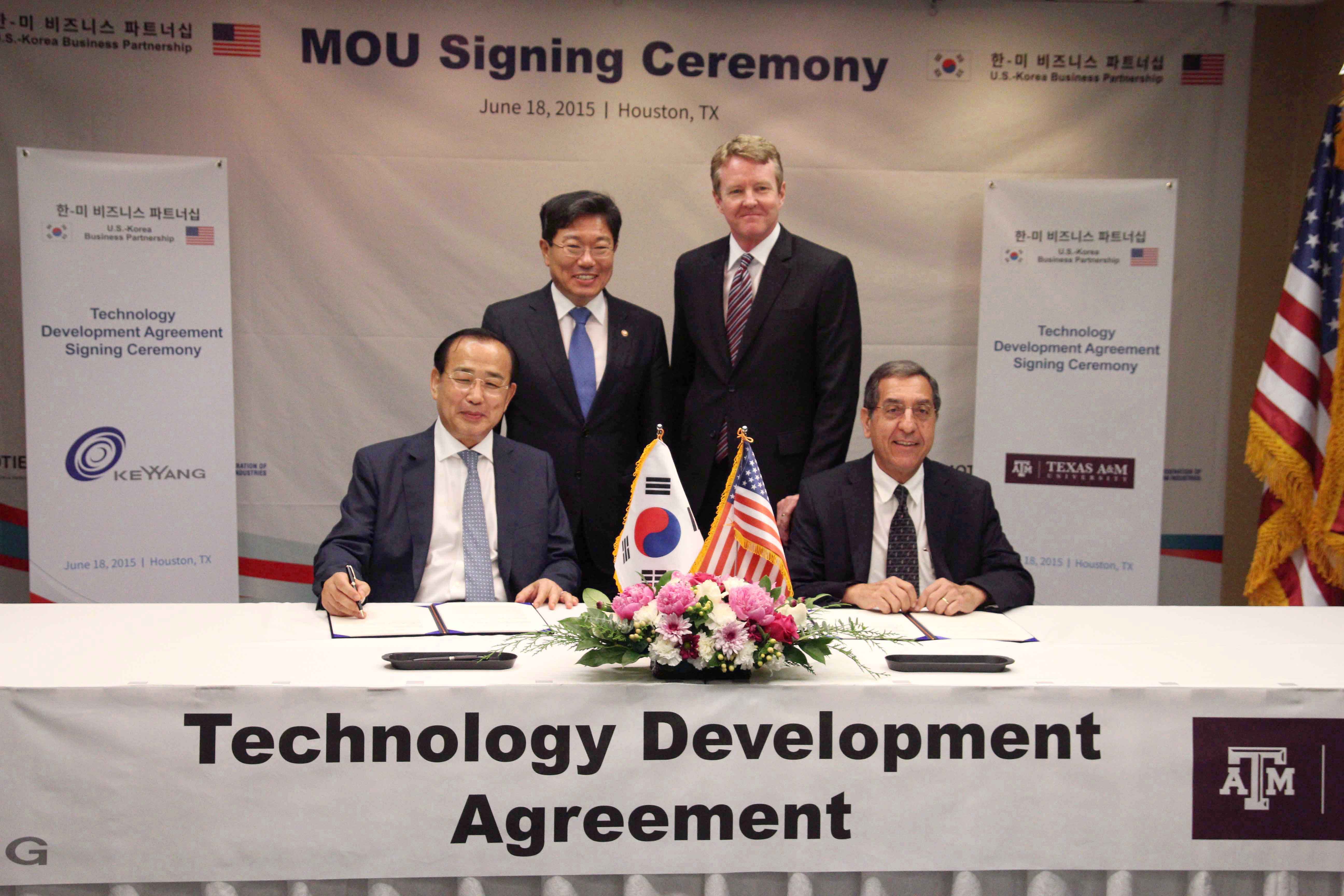 MOU Signing Ceremony Technology Development Agreement Byung Kee Chung, Sang-jick Yoon, Greg Gammon, Dr. Costas Georghiades