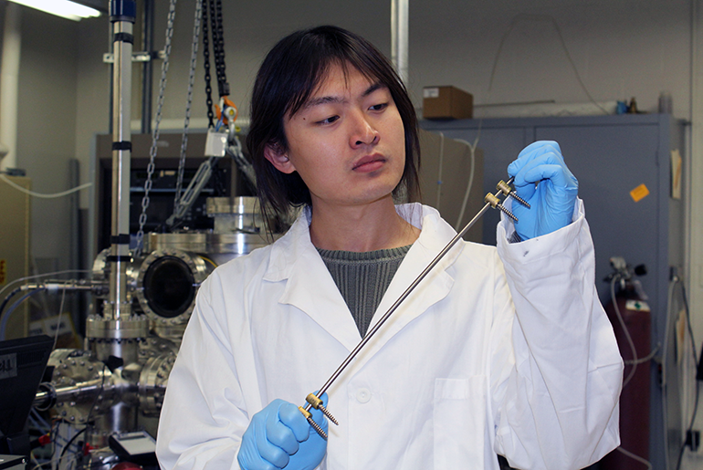 Dr. Ji Ma with a sample of growing rod developed with the adaptive alloy technology 