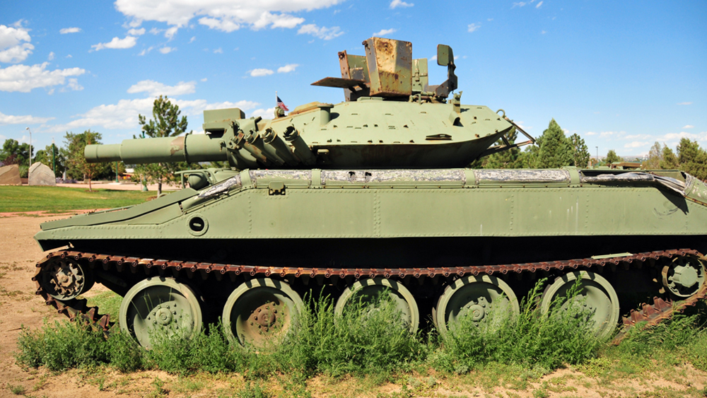 M551 Sheridan tank designed to be landed by parachute and cross rivers. 300 hp Diesel engine, cross drive transmission, steel turret and an aluminum hull.