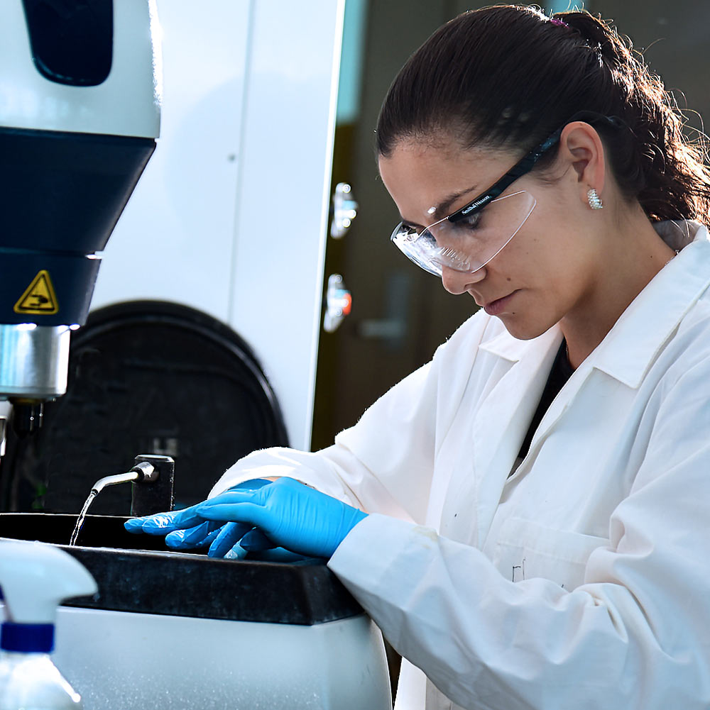 A young woman works in a laboratory.